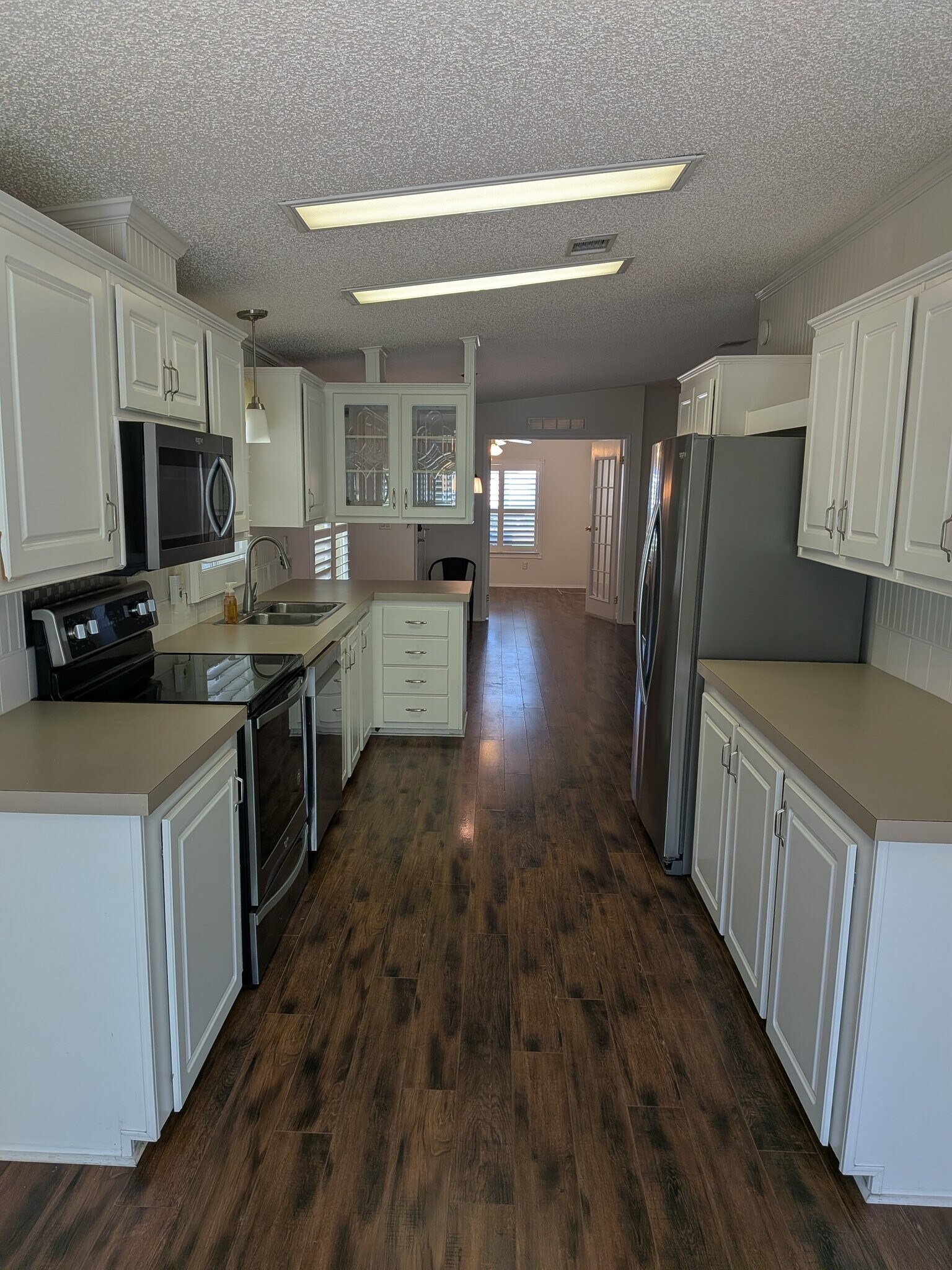 Building Photo - 215 Tiger Lilly Dr