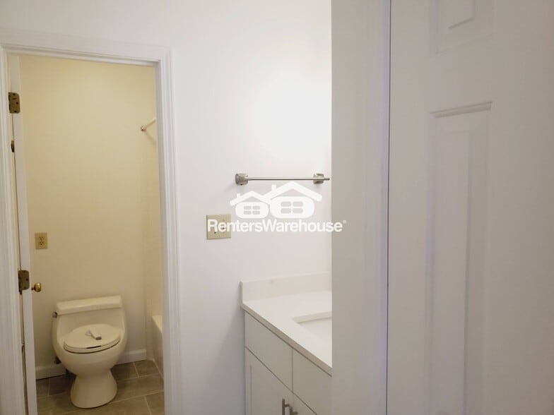 Building Photo - 4325 Sprucebough Dr