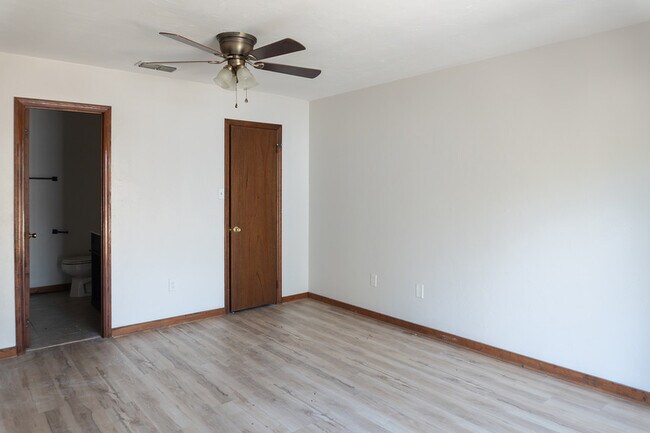 Building Photo - 1521 Cinnamon Bear Cir