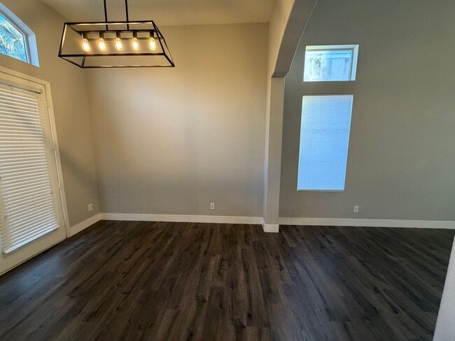 Building Photo - BEAUTIFUL 5BD/3BA TWO-STORY HOME W/ POOL IN HENDERSON. 3 CAR GARAGE!