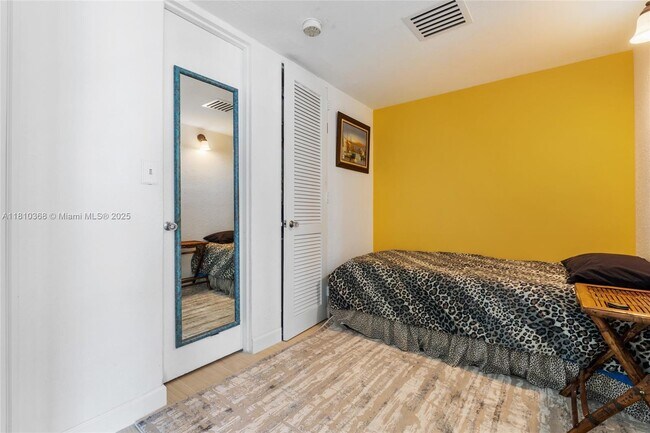 Building Photo - 5055 Collins Ave