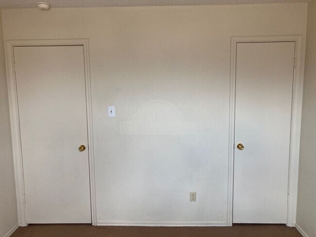 Building Photo - 2607 Schulze Dr