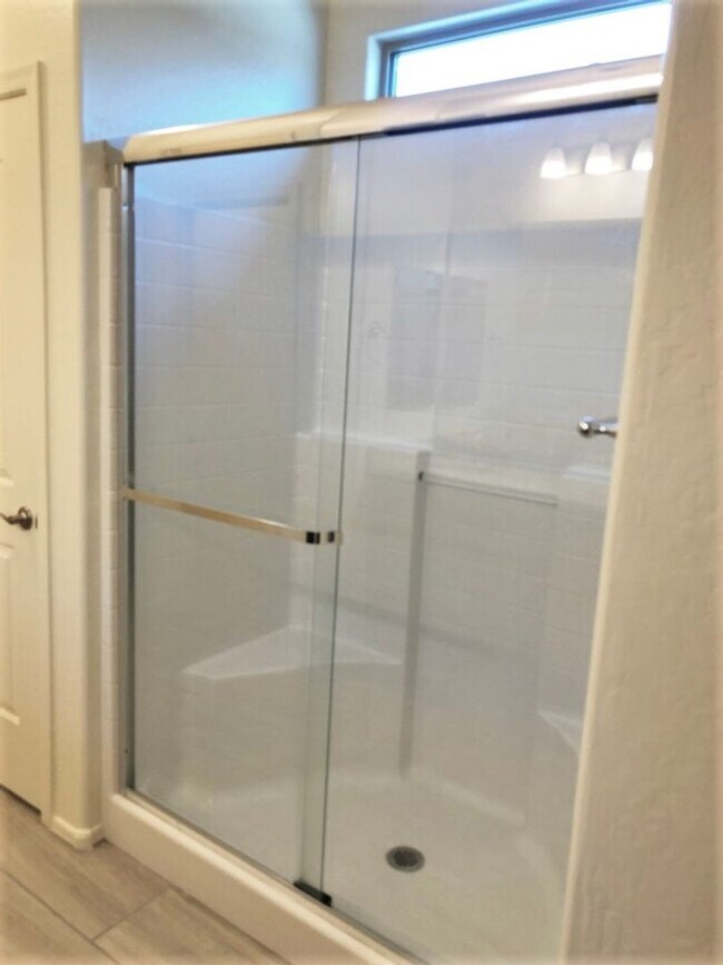 Building Photo - Coming Soon! Stunning 3 bed, 2 bath locate...