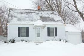 Building Photo - Large 3 Bedroom, 2 Bathroom - Pyramid Properties