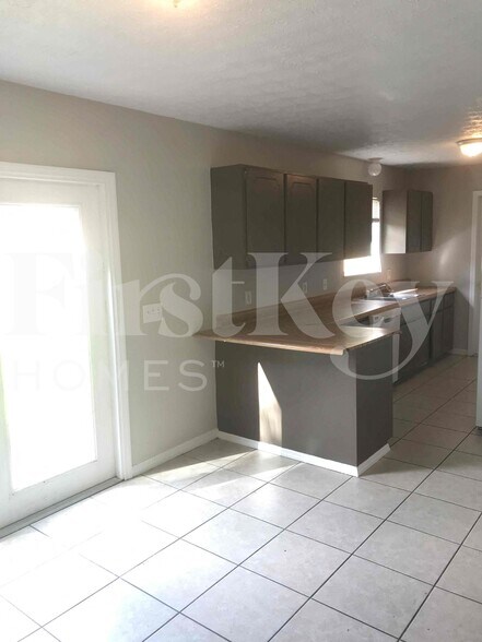 Building Photo - 4804 Oriole Dr