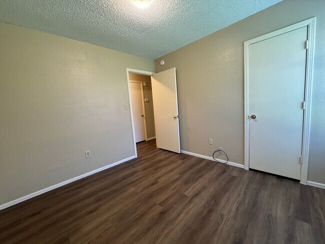 Building Photo - 125th East Ave. Duplex
