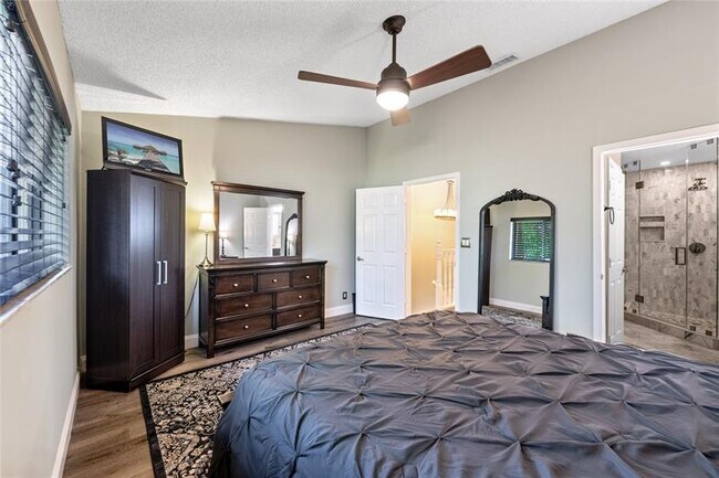 Building Photo - 3020 S Oakland Forest Dr