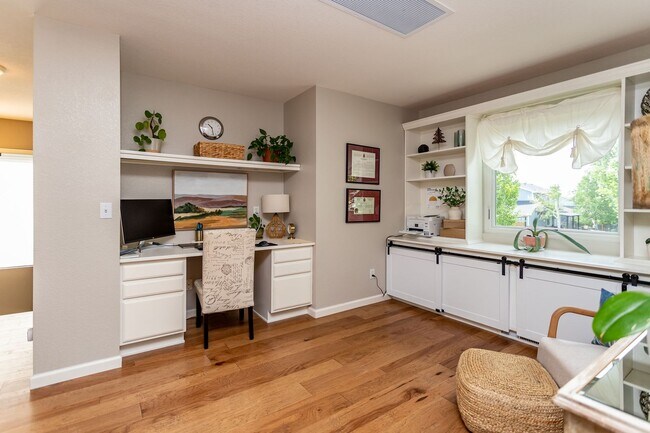 Building Photo - Charming Monument Retreat with  Private Ba...