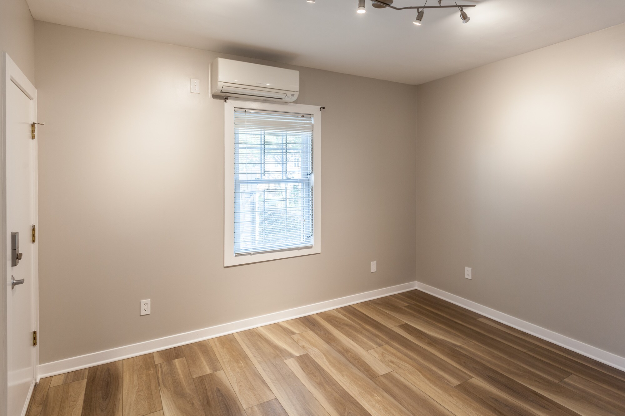 Living room 2 - Den, Office, 2nd bedroom - 1908 Constitution Ave NE