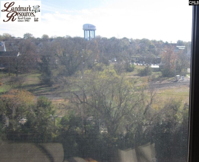 Building Photo - 1600 Park Cir