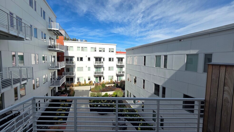 Building Photo - 383 Commercial St