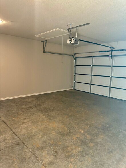 Building Photo - 1802 SW Poigai Wy