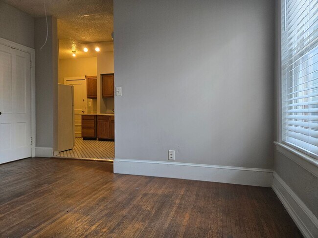 Building Photo - 1 Bed 1 Bath Apartment Cap Hill
