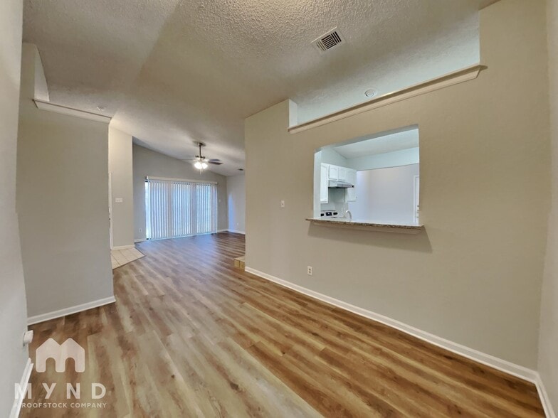 Building Photo - 156 High Pointe Ln