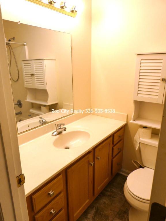 Building Photo - 730 Breeze Hill Rd