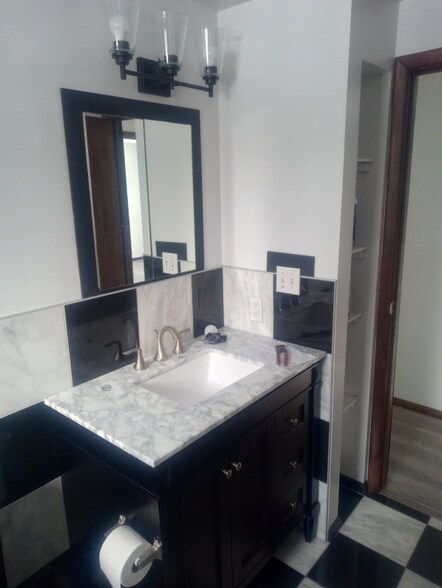 Building Photo - 6614 Royal Pkwy S