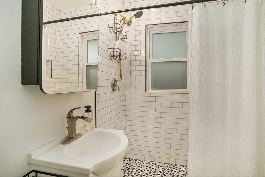 Building Photo - 1913 Orvid St