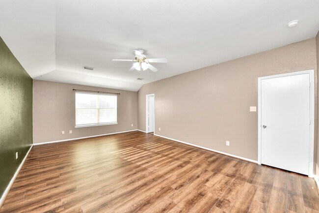 Building Photo - 16319 Autumn Leigh Dr