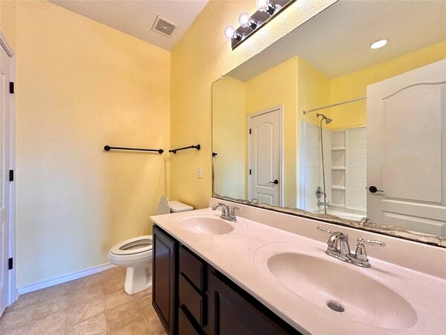 Building Photo - 505 Willow Walk Dr