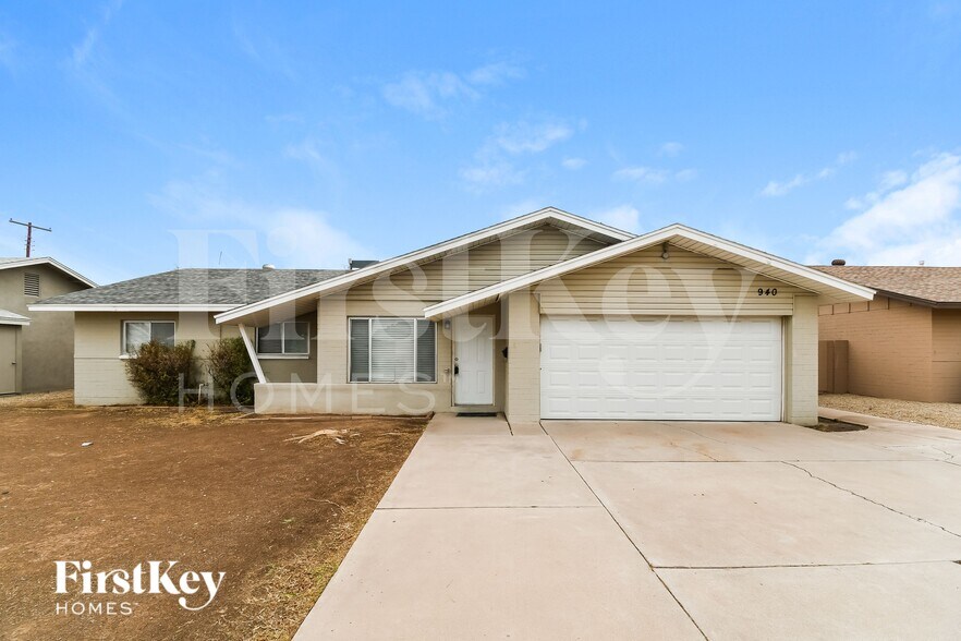 Primary Photo - 940 E Loma Vista Dr