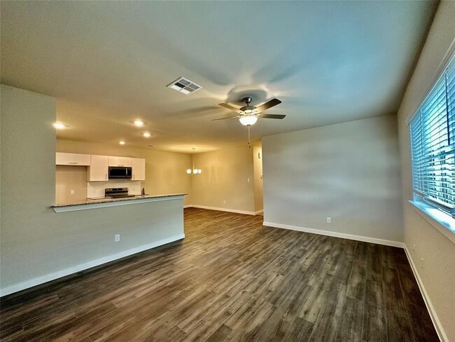 Building Photo - 9844 Grosbeak Ln