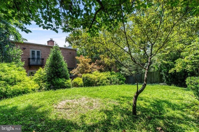 Building Photo - 4925 Weaver Terrace NW