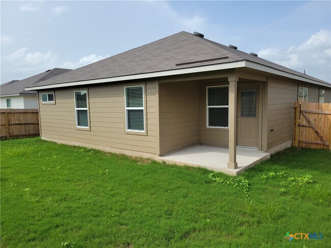 Building Photo - 613 Great Plains