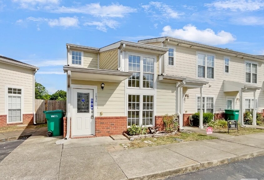Primary Photo - 1034 Wildwood Dr