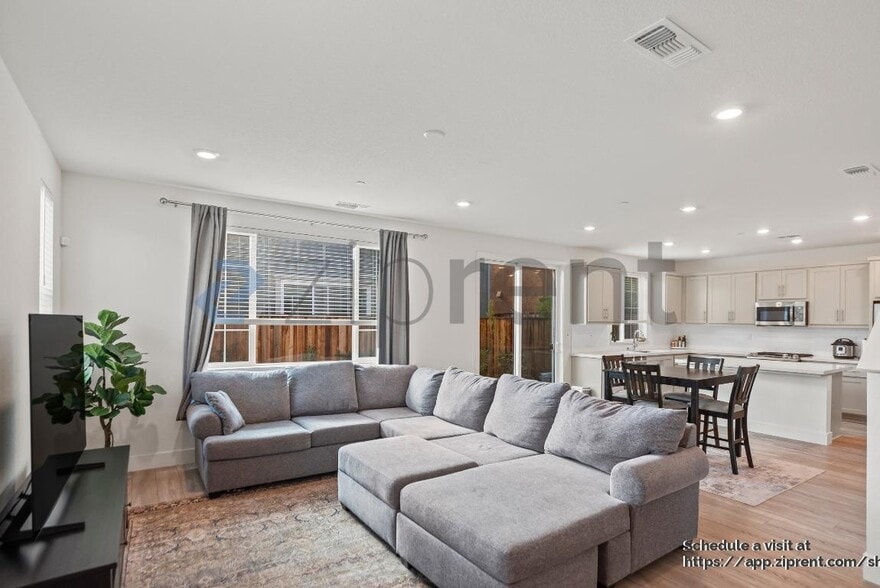 Building Photo - 1804 French Wy