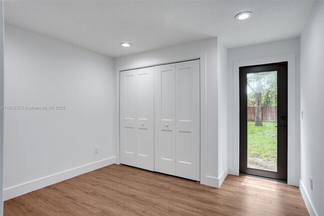 Building Photo - 6230 SW 112th St