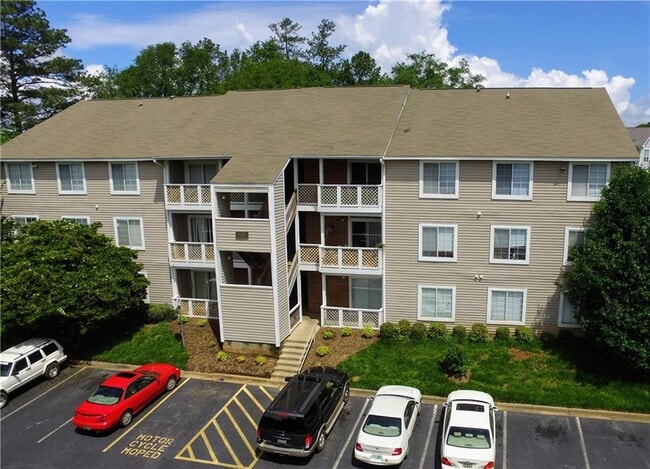Building Photo - 220 Elm St