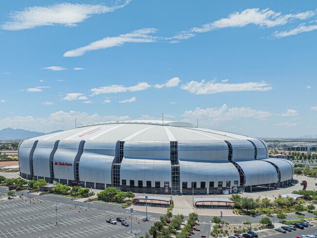 Building Photo - 6610 N 93rd Ave