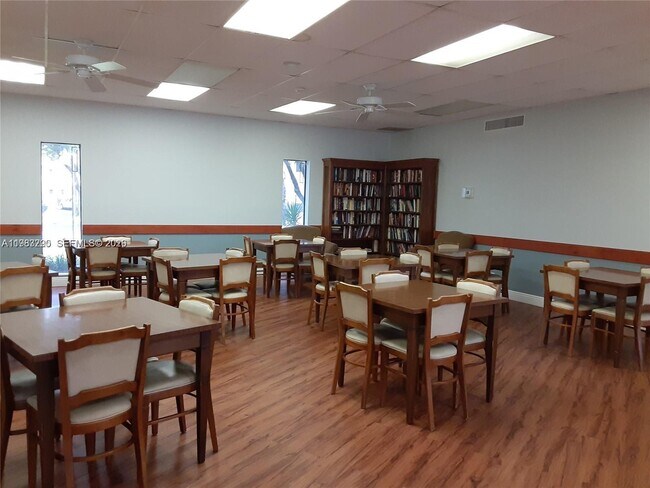 Building Photo - 100 Ashbury Rd