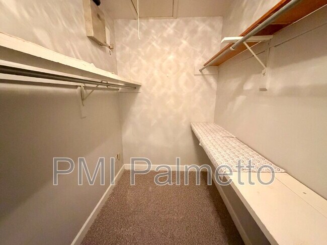 Building Photo - 3923 W Buchanan Dr
