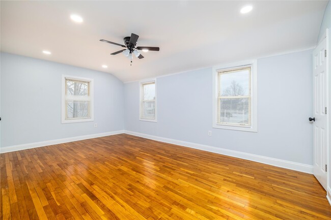 Building Photo - 66 Nassau St