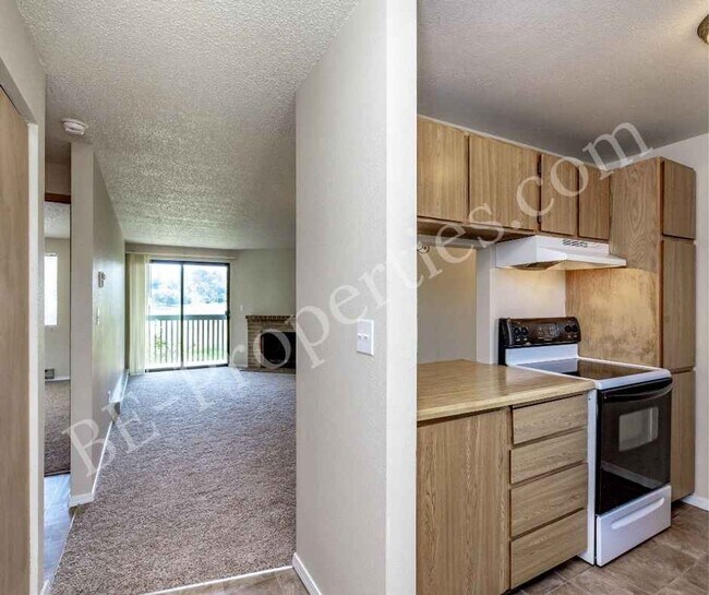 Building Photo - Cozy 1 Bedroom in the By The Green Community.