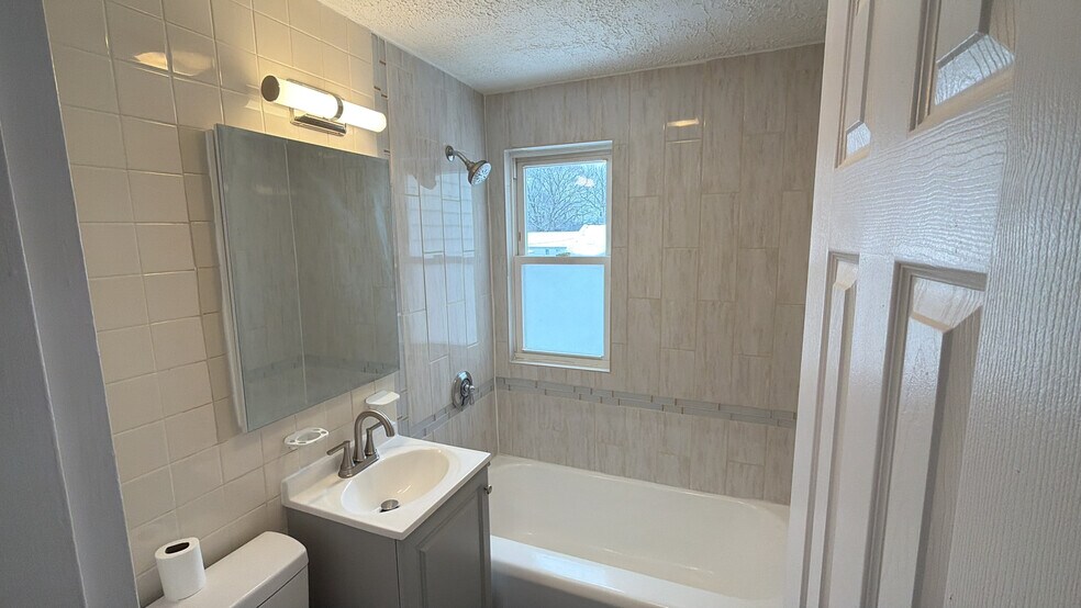 Building Photo - 3 Mamelon Cir