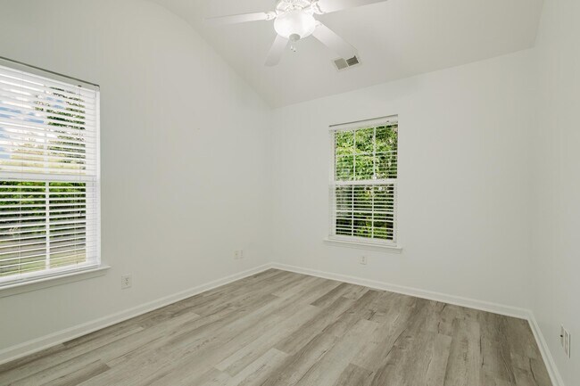Building Photo - 1698 Low Country Pl
