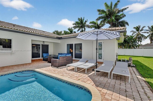 Building Photo - 5660 Golfway Dr