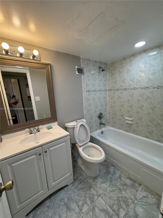 Building Photo - 3360 Spanish Moss Terrace