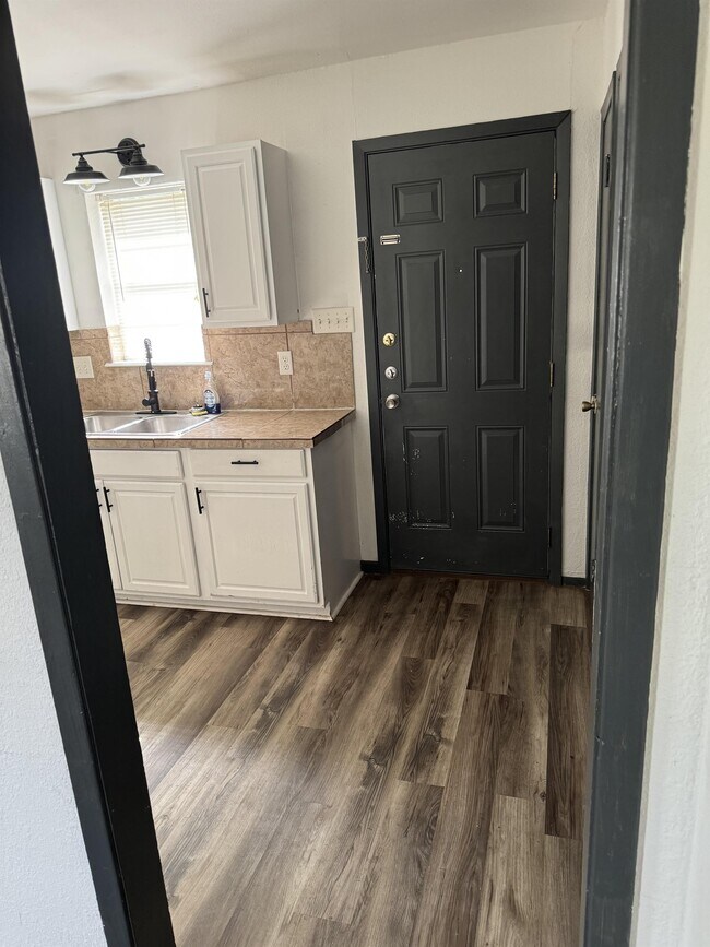 Building Photo - 1806 Mulford St