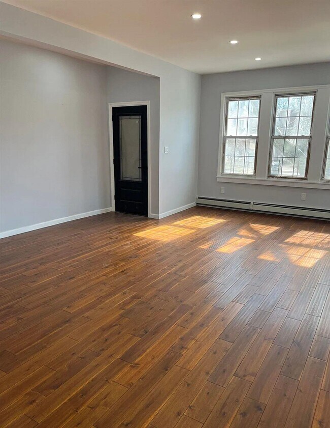 Building Photo - 40 Condict St