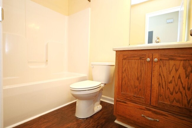 Building Photo - 1801 Chestnut Dr