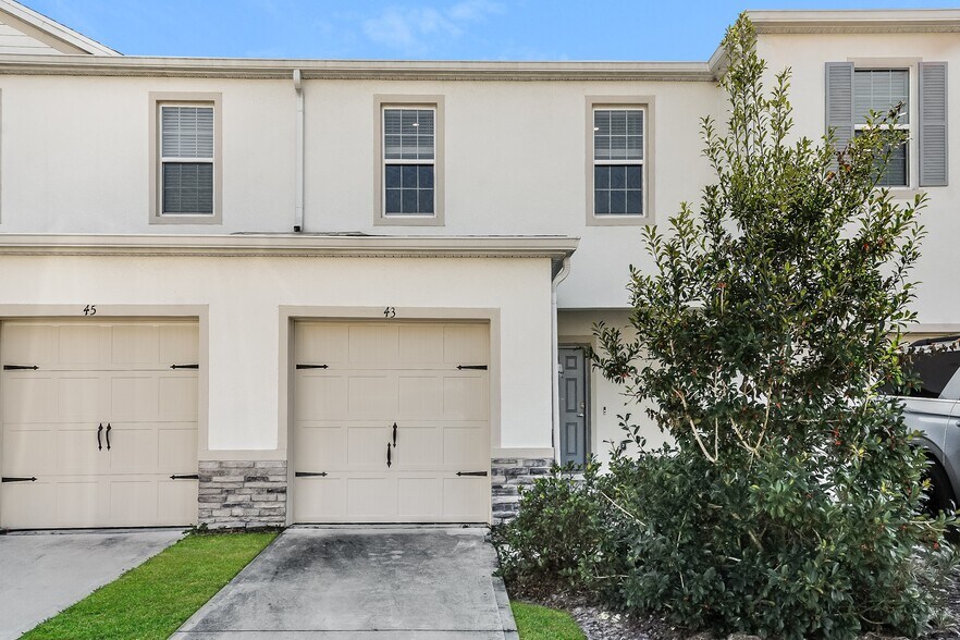 Building Photo - 43 N Center St