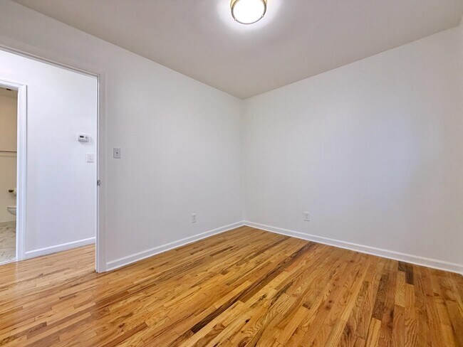 Building Photo - 126 OGDEN Ave