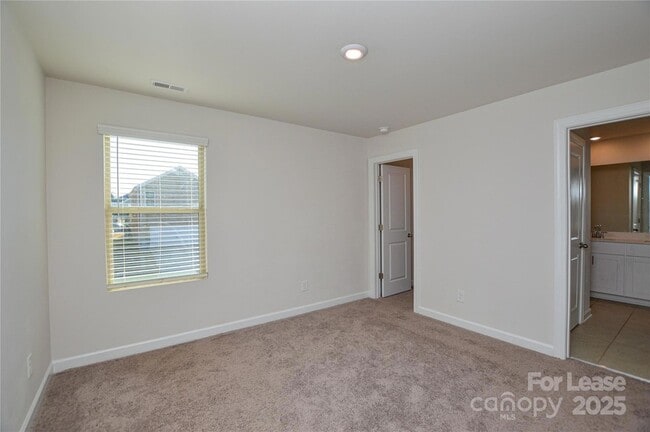 Building Photo - 3215 Lisburn St