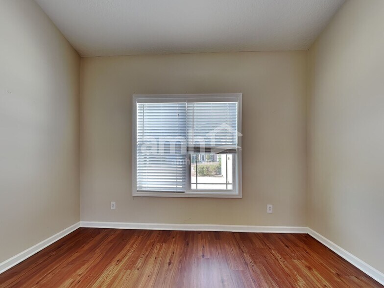 Building Photo - 7 Wyndham Dr