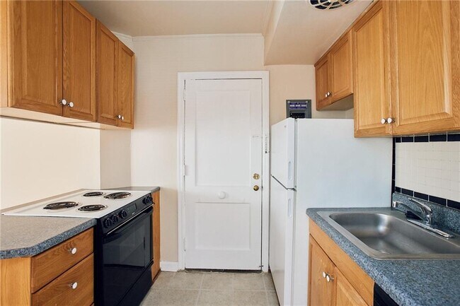 Building Photo - 1082 Briarcliff Rd NE