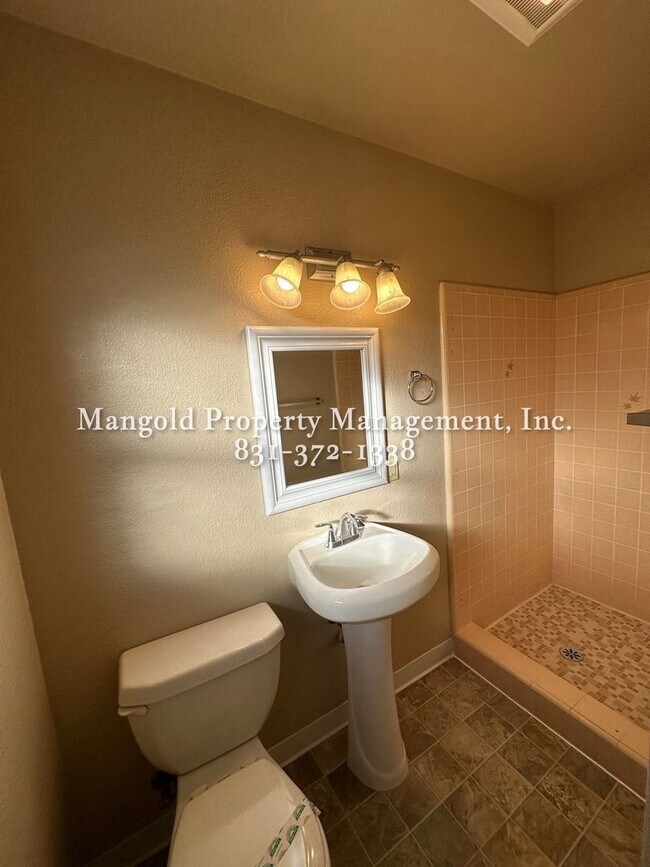 Building Photo - 1126 Sunnyhill Ct