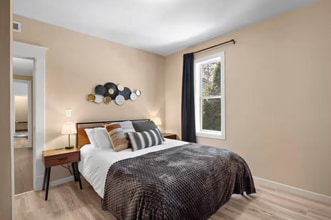 Building Photo - 719 E 9th Ave